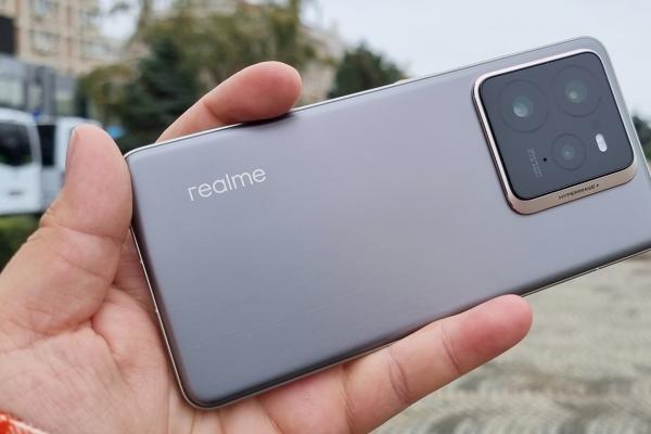 realme GT 7 Pro: Design de flagship orientat spre business, fotografie, dar și gaming