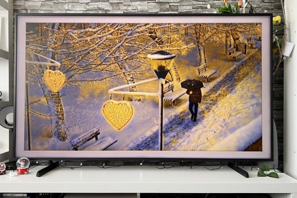 Samsung The Frame LS03 aduce magia în casa ta de sărbători, televizorul operă de artă ce devine o extensie a personalității tale