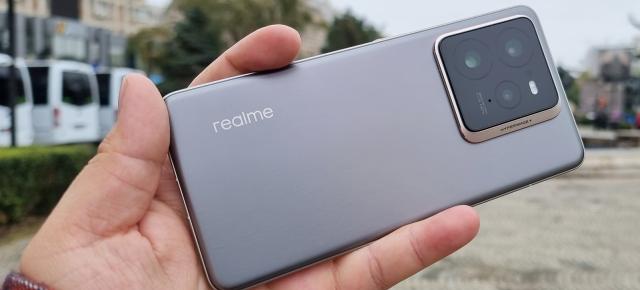 realme GT 7 Pro: Design de flagship orientat spre business, fotografie, dar și gaming