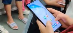 Samsung Galaxy Note 10+ este surprins în mâinile unui călător din metrou; Vedem un scurt clip hands-on