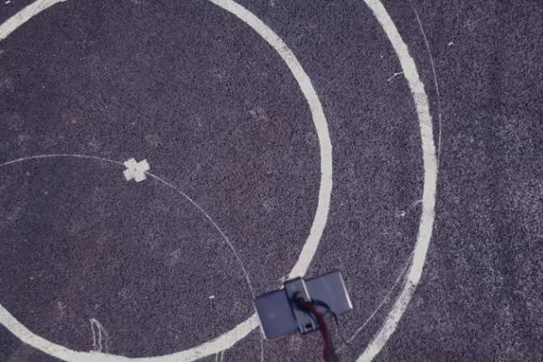 Cineva a aruncat un Samsung Galaxy S10+ ceramic din dronă... Aflăm dacă telefonul a supraviețuit sau nu (video)