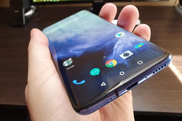 OnePlus 7 Pro: Acustică stereo, "gălăgioasă", bas adânc