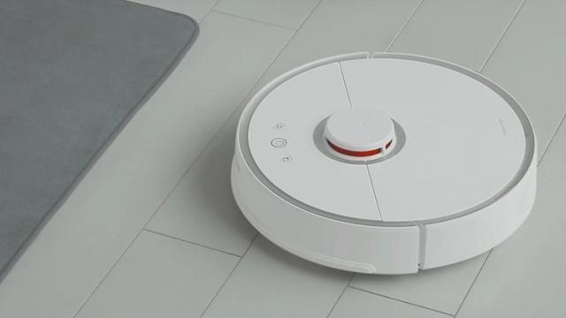 <b>Aspiratorul robot Xiaomi Mijia Roborock S50 2 bifează un discount atractiv pe TomTop; Se livrează din depozitul european</b>Printre cele mai populare aspiratoare robot de pe piață îl avem și pe Xiaomi Mijia Roborock S50 din a 2-a generație, dispozitiv ce se dovedește a fi un real ajutor la curățenia zilnică din casă. Vorbim despre acest aspirator 