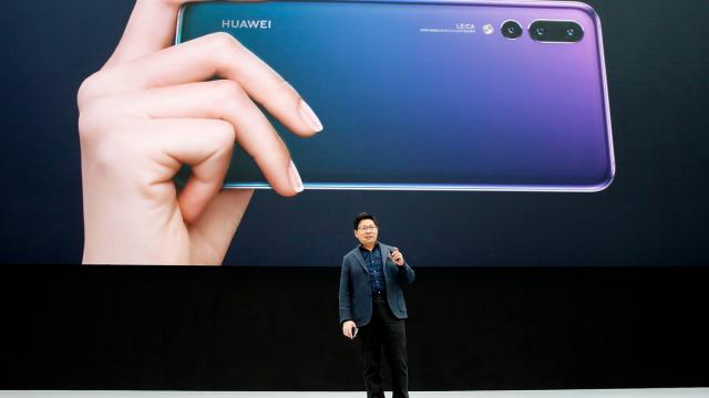 <b>Huawei creşte în livrări şi cotă de piaţă în China în T2 2019, pe fondul unui patriotism feroce și „Battle Mode” chinez</b>După ce am aflat cum stă Huawei pe piaţa internaţională, e momentul să ne întoarcem privirile spre China. Ţara cu cea mai mare populaţie de pe glob trece printr-un val de patriotism care a împins Huawei pe noi culmi ale succesului, dar segmentul telefoane
