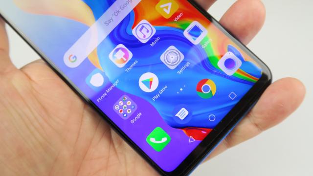 <b>Huawei P30 Lite: OS, UI, aplicaţii cu EMUI 9.0.1, GPU Turbo, totul e la fel</b>Huawei P30 Lite nu aduce o experienţă software cam deloc diferită faţă de ce am văzut pe Huawei Mate 20 Lite să zicem. E tot Android 9 şi EMUI 9.0.1, cu GPU Turbo. Interfaţa în sine nu s-a mai schimbat de câţiva ani şi în continuare avem toate aplicaţiile