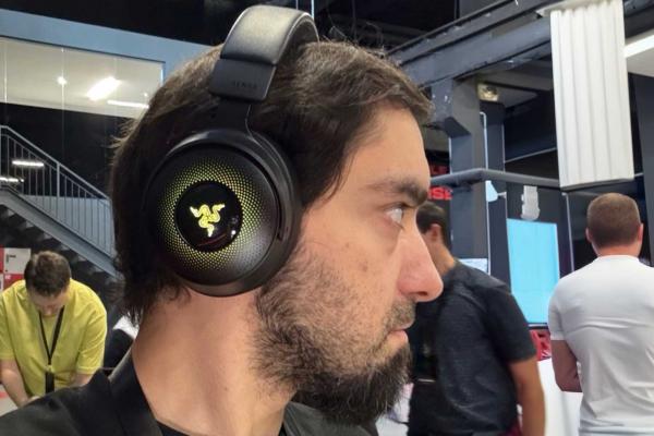 RazerCon 2024 aduce prima pernă de gaming haptică din lume, Razer Freyja; Experiență imersivă și control fără precedent cu noile căști wireless Kraken V4 Pro