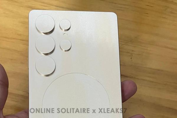 Samsung Galaxy S25 Ultra apare în fotografii sub formă de machetă dummy; Problemele de ergonomie sunt rezolvate