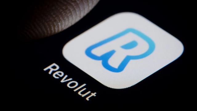 <b>Revolut își deschide oficial o sucursală în România! Ce înseamnă IBAN-ul local pentru utilizatorii din țară?</b>Revolut vine cu o veste excelentă pentru clienții săi din România: compania deschide oficial o sucursală locală, oferind pentru prima dată IBAN-uri românești. Această mișcare strategică va aduce beneficii semnificative utilizatorilor, eliminând