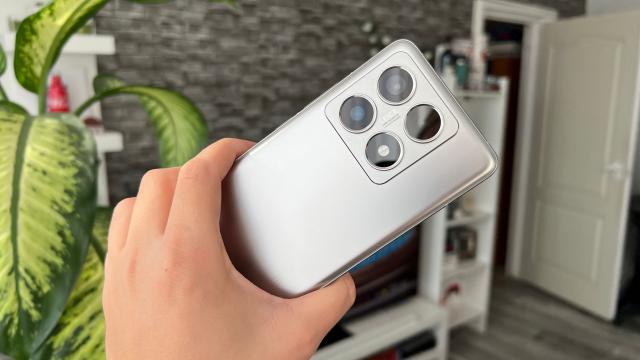 <b>Xiaomi 14T Pro review detaliat în limba română (evaluare Mobilissimo)</b>La final de lună septembrie spunem bun-venit unui flagship de toamnă și anume Xiaomi 14T Pro, terminal care nici bine anunțat a ajuns la noi în teste, astfel că recenzia vine imediat. Vorbim despre un terminal cu dotări high-end și care 