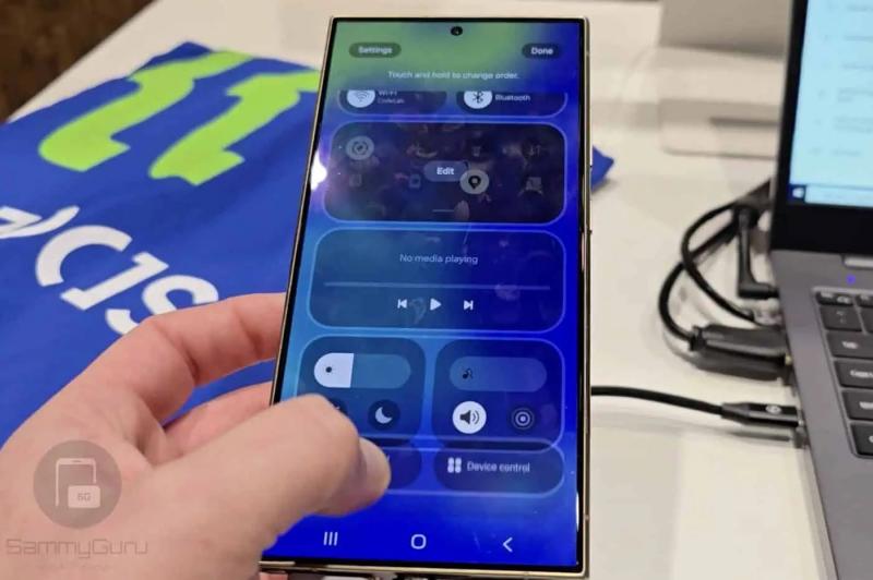 One UI 7 efect de blur și pictograme noi: samsung-one-ui-7-conference-new-quick-settings-customization-1420x931.jpeg