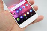 Motorola Moto Z2 Play: Display Super AMOLED Super luminos
