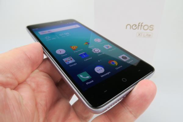 TP-Link Neffos X1 Lite Unboxing: telefon compact, cu spate uşor curbat, mic şi uşor (Video)