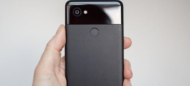 Aplicația Camera de pe Google Pixel 2 oferă integrare cu Google Photos; se renunță astfel la afișarea imaginilor obținute în galeria standard