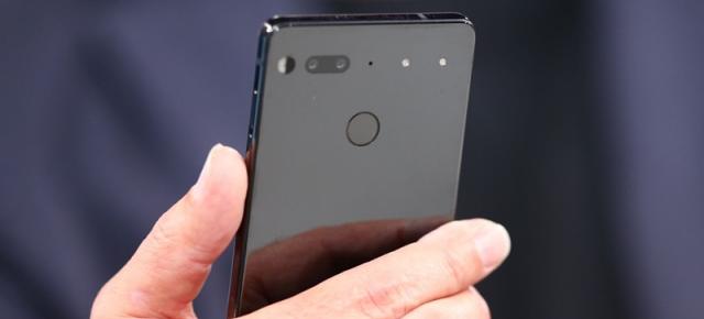 Vânzările slabe ale lui Essential Phone îi obligă pe creatori să taie serios prețul; telefonul se vinde acum pentru 499 dolari