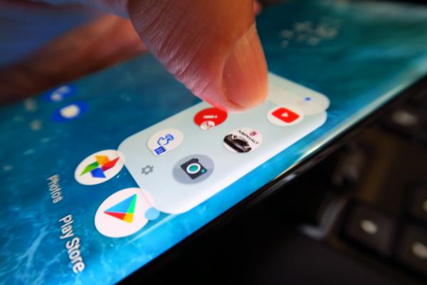 Motorola Edge: OS, UI, aplicaţii fără bloatware, cu o nouă identitate vizuală şi sonoră