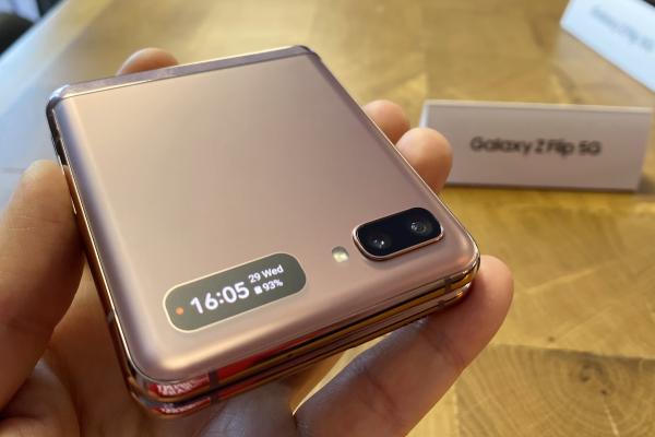 Samsung Galaxy Z Flip 5G Hands-on: primul contact cu Mystic Bronze şi pliabilul 5G