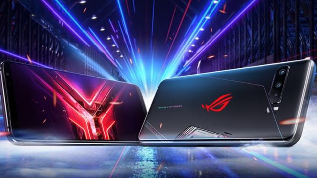 <b>ASUS ROG Phone 3 devine oficial: telefon de gaming cu 5G, cameră triplă, procesor Snapdragon 865+, noi butoane de gaming</b>ASUS a prezentat astăzi în cadrul unui eveniment oficial desfăşurat online noul său telefon de gaming, ASUS ROG Phone 3. Acesta este regândit de la zero faţă de ROG Phone II, urmând sugestiile şi feedback-ul fanilor