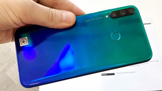 <b>Huawei P40 Lite E Hands-on şi impresii: telefonul de 700 lei cucereşte prin nuanţă, raport calitate-preț</b>În primăvara acestui an, prin martie dacă îmi amintesc eu bine debuta încă o variantă de Huawei P40 Lite, una mai accesibilă. E vorba despre Huawei P40 Lite E, care cumva nu a apucat să mai ajungă pe masa noastră 