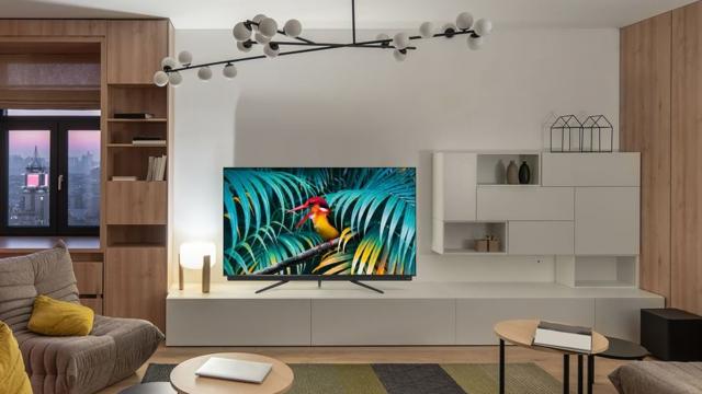<b>Review TCL C81 (65C815): Smart TV 4K Android cu diagonală de 165 cm, acustică Onkyo ce face senzație și panou QLED care livrează pe măsura așteptărilor</b>Nu testăm foarte des televizoare, dar când o facem permutăm migala de la testele de telefoane spre o diagonală muuuult mai mare. TCL este un nume cu care suntem familiarizați, între faptul că a luat sub aripa