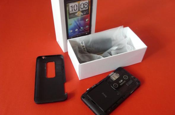HTC EVO 3D scos din cutie, un rival pe măsura lui LG Optimus 3D? (Video): p1230473jpg.jpg