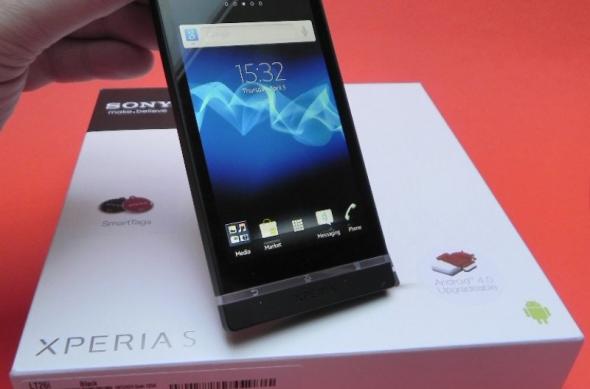 Review Sony Xperia S - Încărcare rapidă, carcasă anti-murdarire și transparență atractivă, plus mici defecte (Video): 01_sony_xperia_s_reiew_mobilissimo_ro.jpg