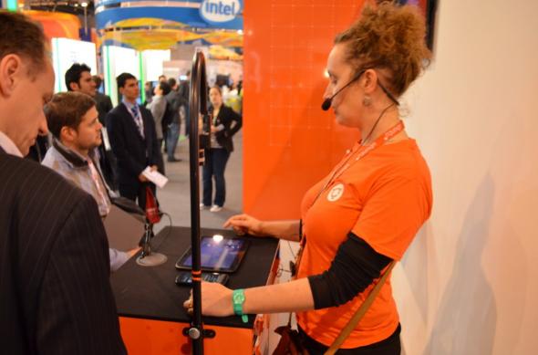 MWC 2013: Ubuntu Touch Phone și Ubuntu Tablet OS În acțiune În Barcelona Într-un hands on detaliat (Video): ubuntu_phone_tablet_os_02jpg.jpg