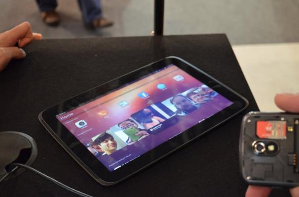 MWC 2013: Ubuntu Touch Phone și Ubuntu Tablet OS În acțiune În Barcelona Într-un hands on detaliat (Video): ubuntu_phone_tablet_os_08jpg.jpg