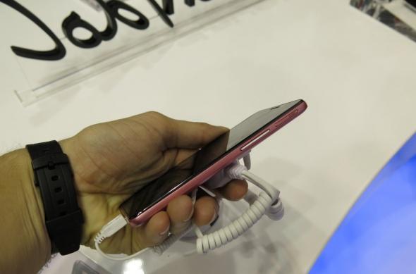 MWC 2013: Alcatel One Touch Idol, telefon cu ecran bun și Jelly Bean, carcasa cu feeling ieftin (Video): alcatel_one_touch_idol_06jpg.jpg