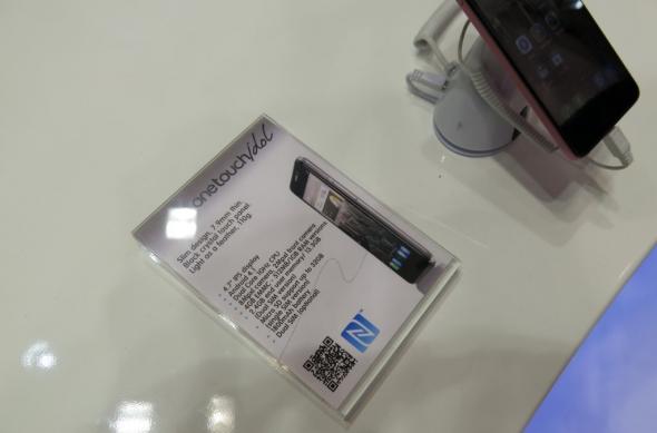 MWC 2013: Alcatel One Touch Idol, telefon cu ecran bun și Jelly Bean, carcasa cu feeling ieftin (Video): alcatel_one_touch_idol_07jpg.jpg