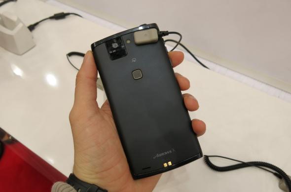 MWC 2013: Fujitsu Arrows X F-02E, smartphone-ul din duș cu senzor pentru amprente (Video): fujitsu_arrows_x_f_02e_07jpg.jpg