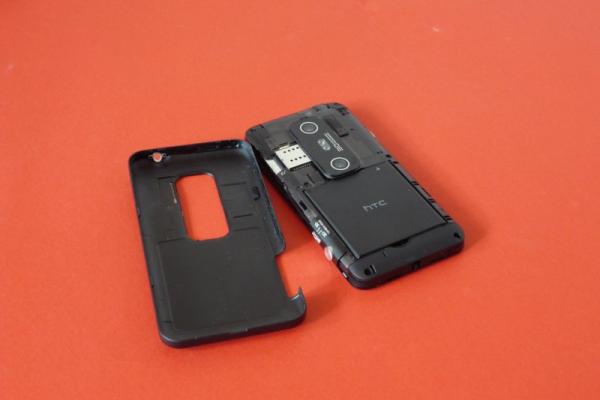 HTC EVO 3D scos din cutie, un rival pe măsura lui LG Optimus 3D? (Video)