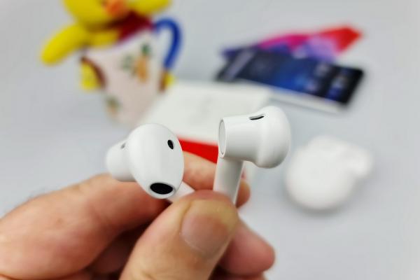 OnePlus Buds Review: căşti accesibile confortabile cu super autonomie (Preţ bun la Wannder.ro)