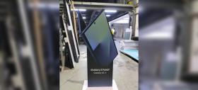 Samsung Galaxy Z Fold 7 își dezvăluie designul printr-un stand promoțional