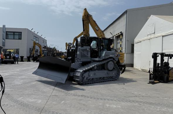 CAT 432, CAT D6 XE - Centennial Edition: Photo 12.06.2025, 11 35 33.jpg