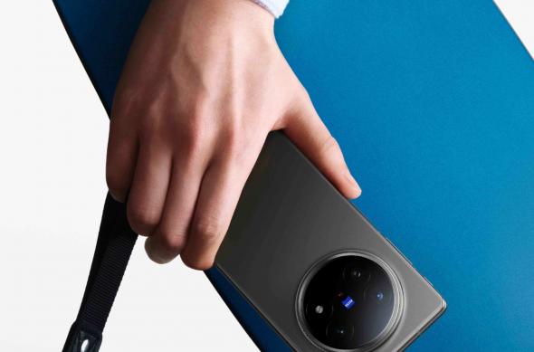 vivo X Fold5 - Teaser design: Vivo-X-Fold-5-black-poster-scaled.jpg