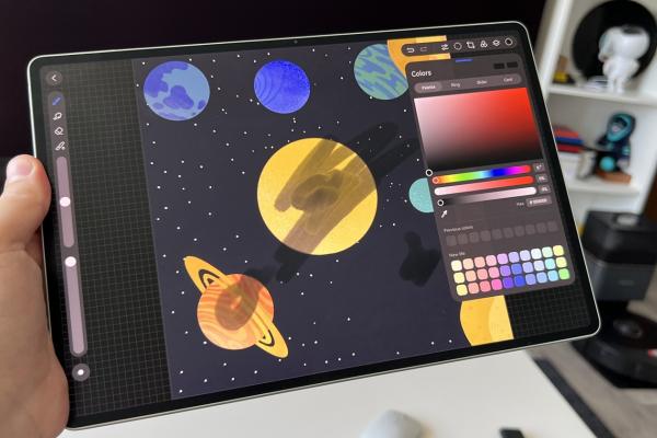 HUAWEI MatePad Pro 12.2 2025 PaperMatte: Software cu experiență la nivel de laptop, oriunde m-a dus munca