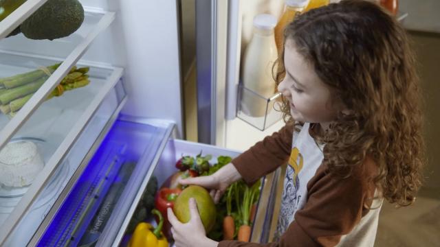 <b>RESIGILATUL ZILEI #68: Combina frigorifică Beko cu tehnologie HarvestFresh și AeroFlow; Spațiu generos și funcții smart la preț redus semnificativ</b>Azi ne mutăm de la gadgeturi de buzunar la un aparat fără de care orice bucătărie modernă pare incompletă. Nu, nu e vorba de un espressor sau de o friteuză cu aer cald, ci de o combină frigorifică Beko – una dintre cele mai echilibrate oferte