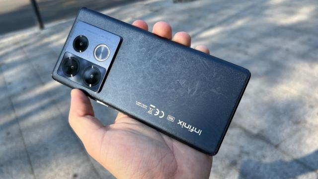 <b>RESIGILATUL ZILEI #70: Infinix NOTE 40 PRO+ cu ecran AMOLED curbat, 12GB RAM, încărcare rapidă 100W și design premium</b>Suntem la episodul 70 din seria „RESIGILATUL ZILEI”, unde aducem în față acele produse care oferă specificații de top la prețuri cu mult sub valoarea de raft. Azi vine în prim-plan un telefon modern, cu funcții de flagship și design premium – Infinix NOTE