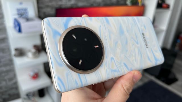 <b>realme 15 Pro se apropie de lansare; Configurațiile și culorile sunt confirmate înainte de debut</b>realme pare că dorește accelerarea lansărilor în 2025. După seria realme 14 introdusă la început de an, pare că îl vom vedea în această vară și pe realme 15 Pro. Modelul RMX5101, mai exact, a primit multe certificări recent, inclusiv în Europa