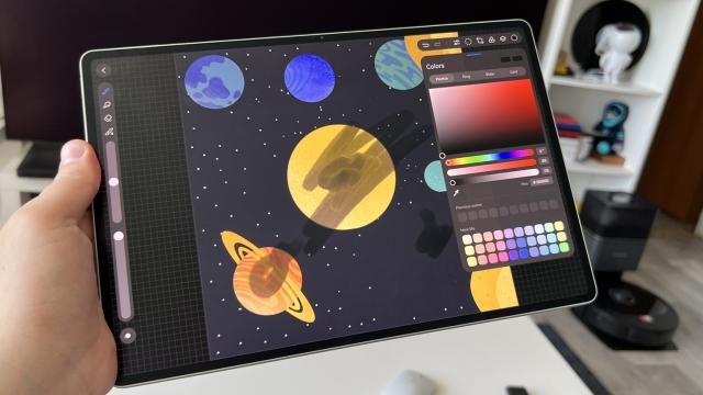 <b>HUAWEI MatePad Pro 12.2 2025 PaperMatte: Software cu experiență la nivel de laptop, oriunde m-a dus munca</b>Chiar dacă rulăm HarmonyOS aici, asta nu înseamnă că nu avem acces la aplicaţii şi servicii Google. Pentru început, orice aplicaţie Google instalată din Huawei AppGallery, îţi oferă acces la serviciile şi contul tău Google. Mă refer la Gmail, YouTube