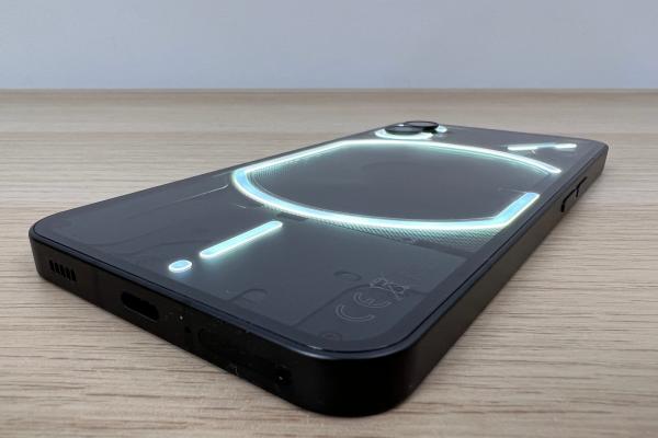 Nothing Phone (1) - Iluminare