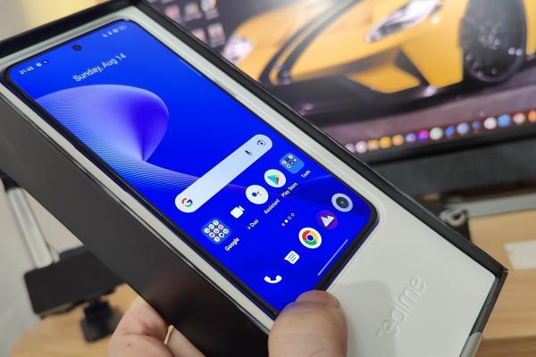 realme GT Neo 3 150W: Display numai bun pentru gaming şi binging, un AMOLED luminos