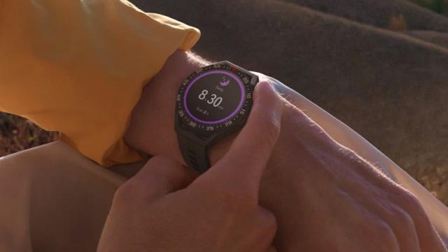 <b>Huawei Watch GT 3 SE ajunge în România: ceas comod pentru fitness şi sport, cu autonomie de 14 zile</b>Huawei aduce în România cel mai nou ceas al său şi mă refer aici la un ceas inteligent pentru fitness şi sport, Watch GT 3 SE, gândit pentru exploratori urbani, pasionaţi de sport și fitness, dar şi cei care vor să îşi ţină sănătatea sub control