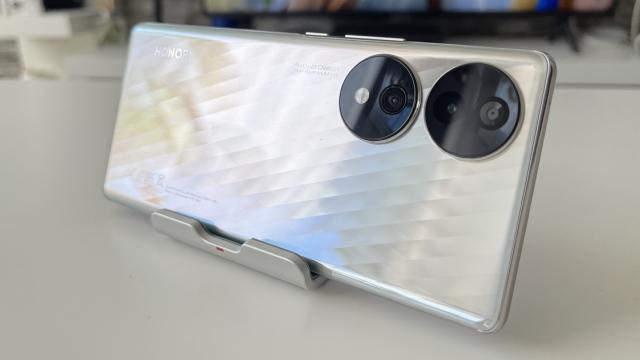 <b>Turul Magazinelor #1193: Honor 70 şi Galaxy Z Fold 4 la cele mai mici preţuri, Valve Steam Deck în România, TV 4K TCL la ofertă</b>În prag de Black Friday şi Thanksgiving american ne gândim că poate vor apărea oferte bune pe Amazon Store, dar şi la alte magazine vestice. Până să se întâmple asta la final de săptămâna ramancem ancoraţi local şi vedem ce oferte ne propun retailerii