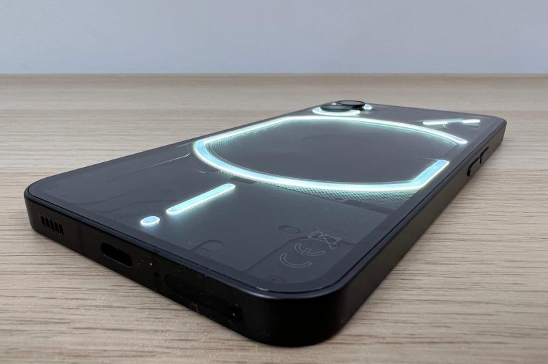 Nothing Phone (1) - Iluminare: Nothing-Phone-1_013.jpg