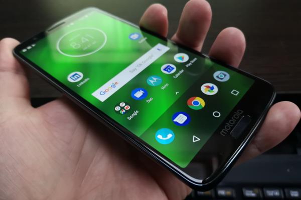 Motorola Moto G6 Plus: Display foarte luminos, dar nu foarte constant