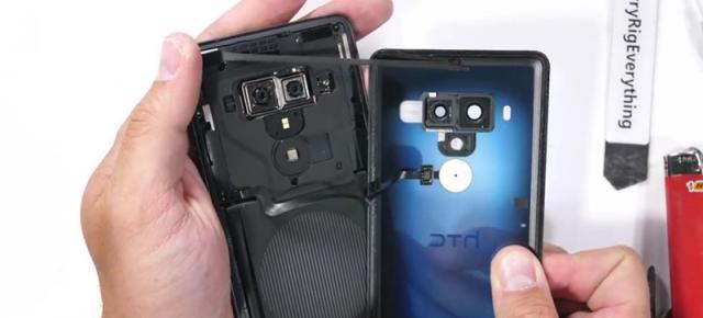 HTC U12+ este îndoit de JerryRigEverything și are probleme ascunse (Video)