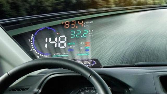 <b>Turul Magazinelor #450: Turul accesoriilor mici şi utile în automobil, briceag pentru munte, căşti şi adaptoare</b>În Turul Magazinelor de astăzi am adunat laolaltă o serie de mici gadget-uri ideale pentru automobil, un briceag care se va dovedi a fi foarte util la munte, cât și o pereche de căști. Mai avem și alte produse pe listă precum o serie de
