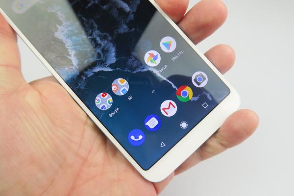 Xiaomi Mi A2: Display nici prea prea, nici foarte, foarte