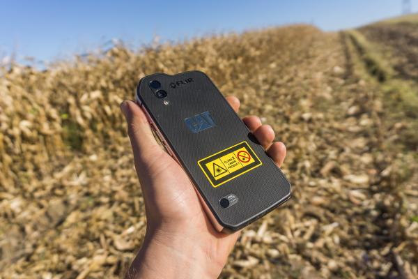 CAT S61: Design robust, ultra dur, masculin pe care l-am împins la extrem (video)